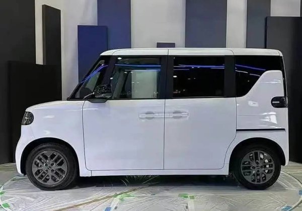 鼎金投资 比亚迪K-Car实车亮相 东京车展首发 侧滑门设计或成日本市场新宠